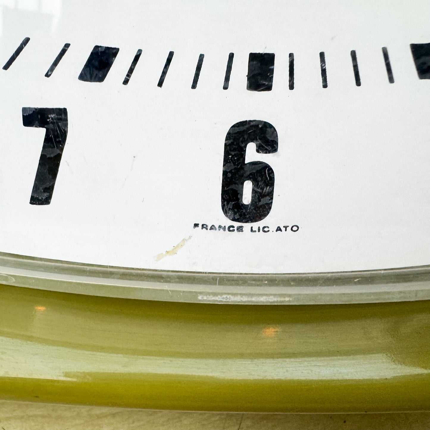 Wall analog wall clock