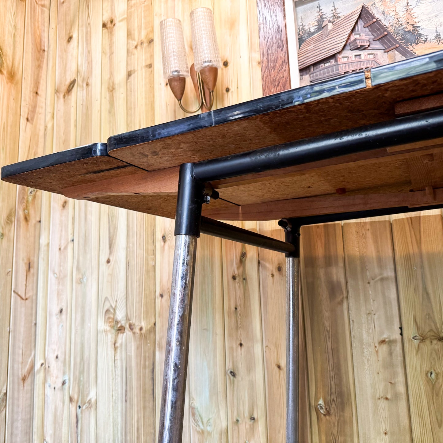 Formica dining table that extends