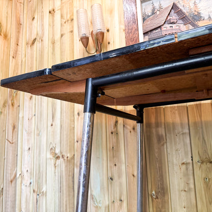 Formica dining table that extends