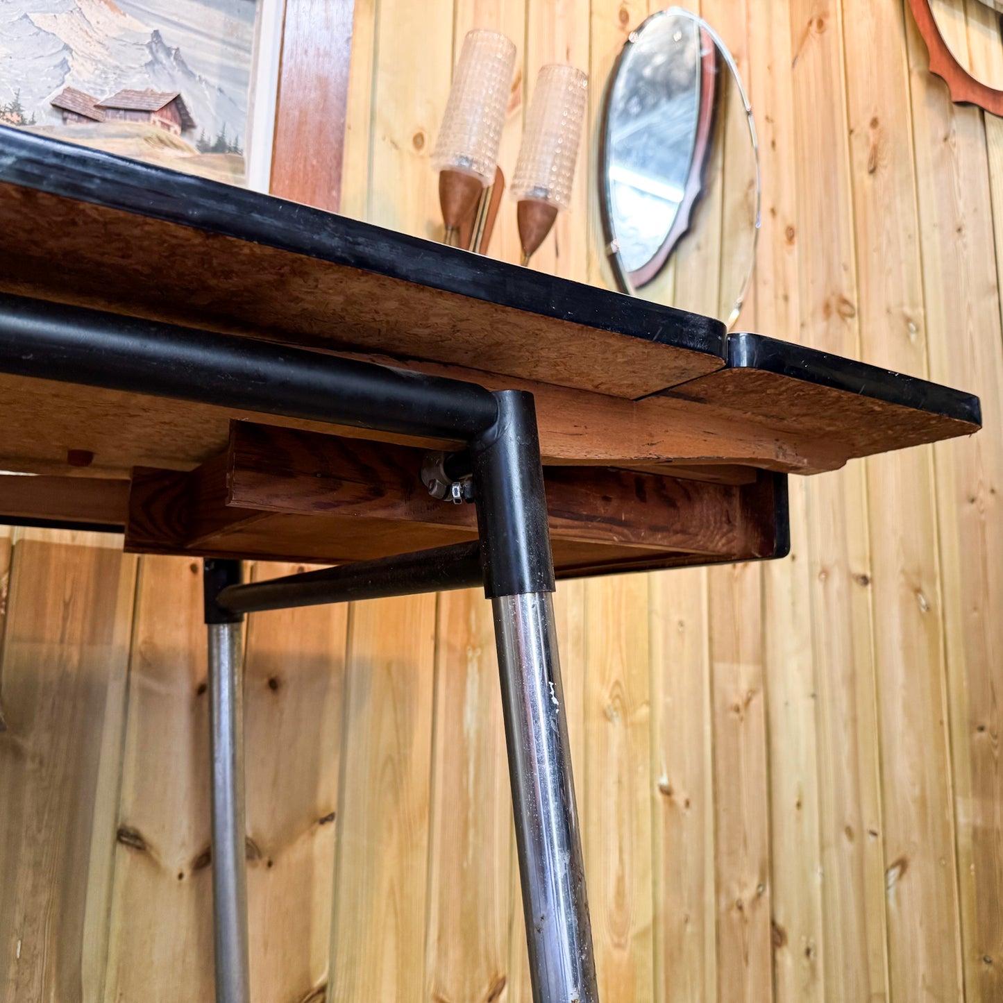 Formica dining table that extends