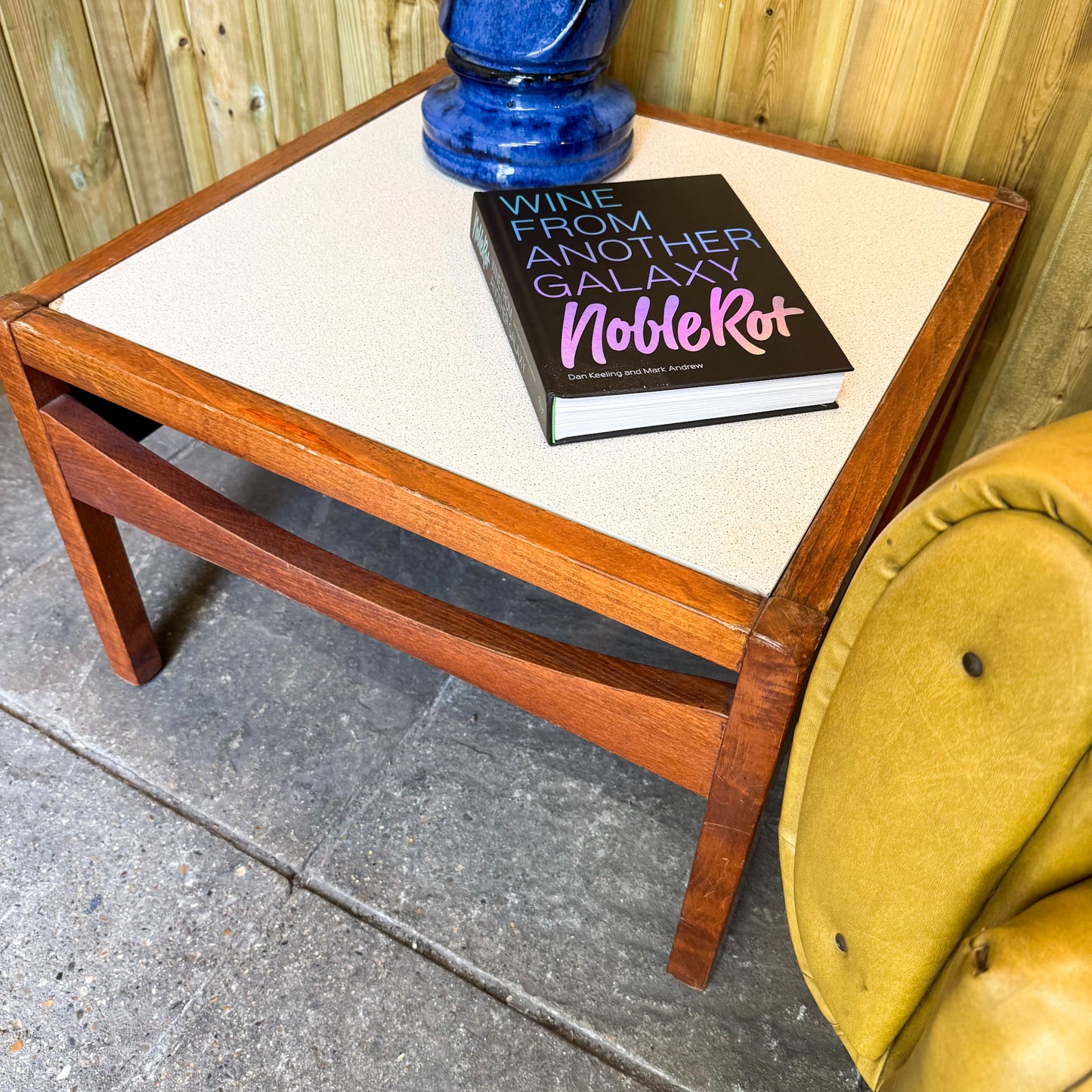 Baumann coffee / side table